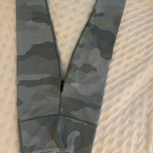 Aerie green camo leggings